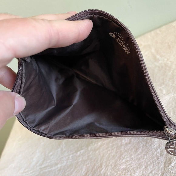 Molton Brown x Turkish Airlines Zip Embossed Logo Synthetic Leather Flat Pouch - Picture 2 of 10